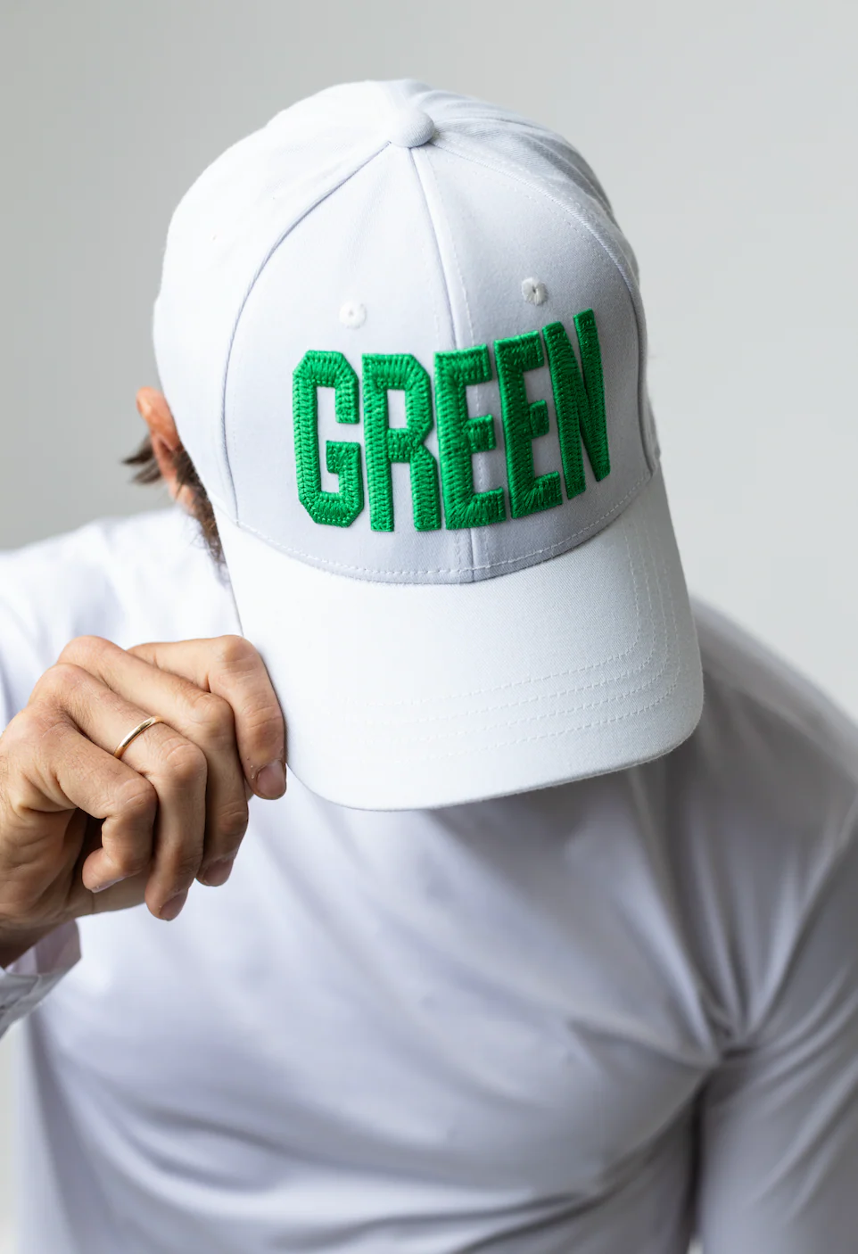 20% OFF THE 6 BOTTLES GREEN HAT IN WHITE